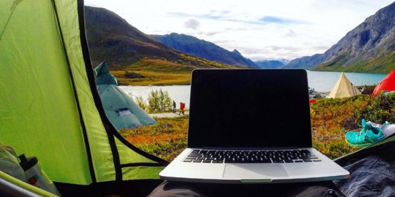 How To Travel, Work, And Earn Money At The Same Time And Live Life Better