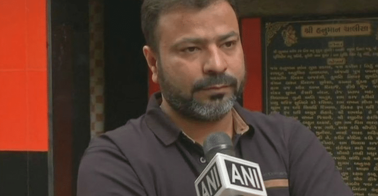 muslim man moin memon renovate hindu temple gujarat