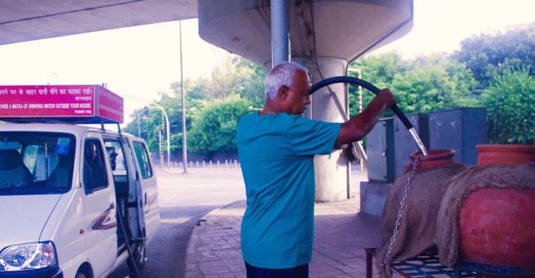 The Matka Man – Defeated Cancer, Returned From London, And Now Serving Water To The Needy In Delhi