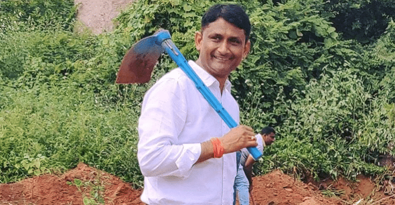 This Journalist Left His Job To Help The Underprivileged, Adopted Sabarmati River And Making Barren Lands Green