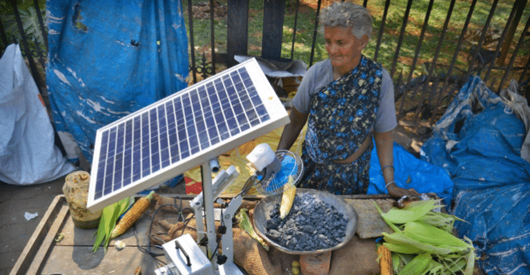 A-Maizing! This 75-YO Roadside Vendor Roasts Corn Using Solar Panels     