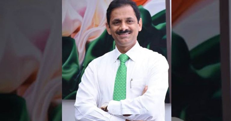 Bank CEO Gifts Shares Worth Rs.30 Lakh To Teacher Who Lent Him Money To Travel For Interview