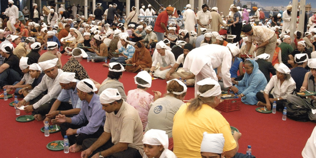 Langar On Train Feeds Stranded Students Fleeing Ukraine To Reach Polish Border