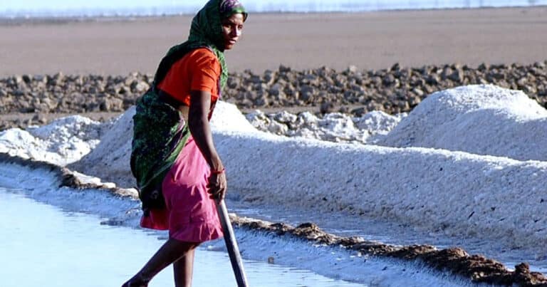How Three Couple’s Compassion Lead To Treating 1,25,000+ Salt-workers In The Little Rann of Kutch