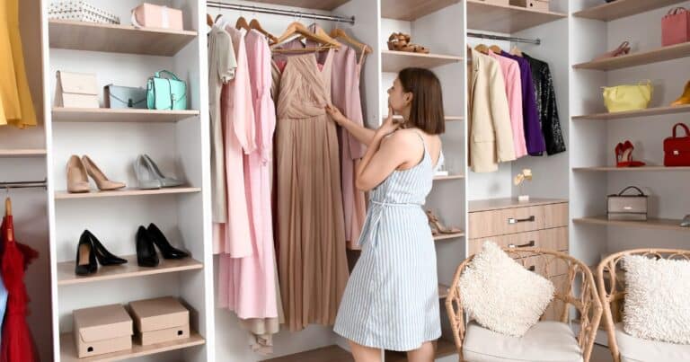 Maximizing Space and Style: Essential Organizational Features for Your Built-In Wardrobe